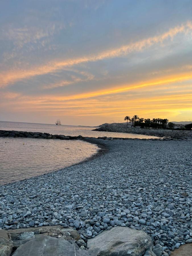 Casa Vacanza A 100 Metri Dal Mare Imperia Exterior photo
